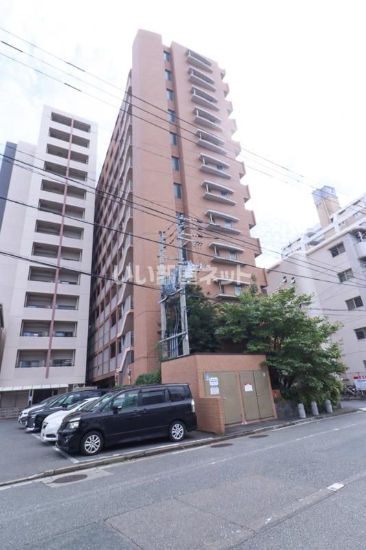 クレタ県庁前の外観画像