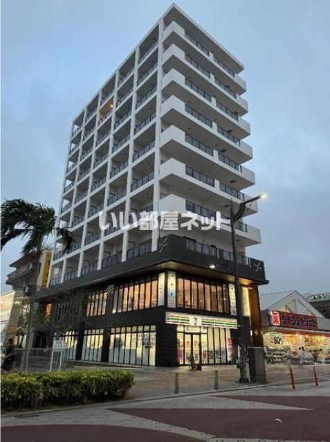 ラヴィシェール小禄駅前の外観画像