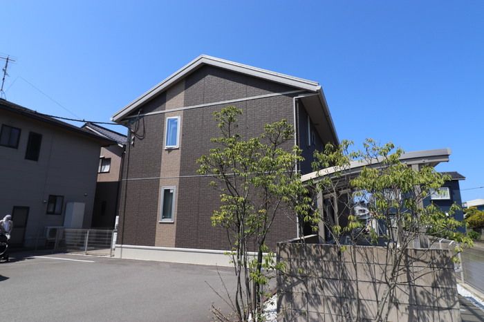 アバンサールの外観画像