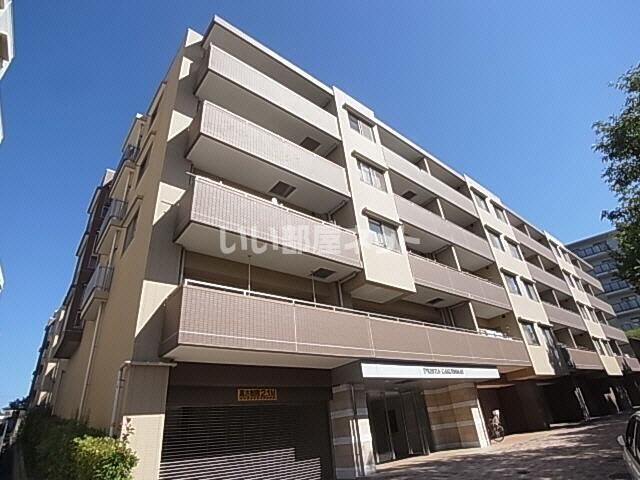 ディーレスティア学園前の外観画像