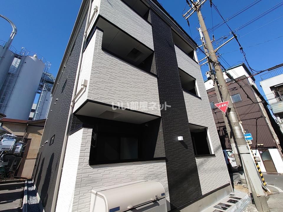 バズ北巽の外観画像