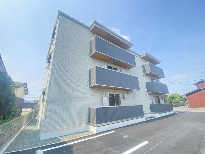 ロイヤルタウン八戸の外観画像