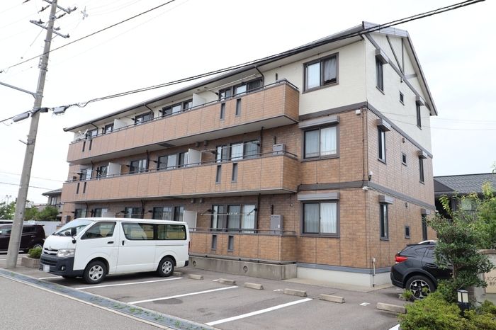 リビングタウン金沢福増の外観画像
