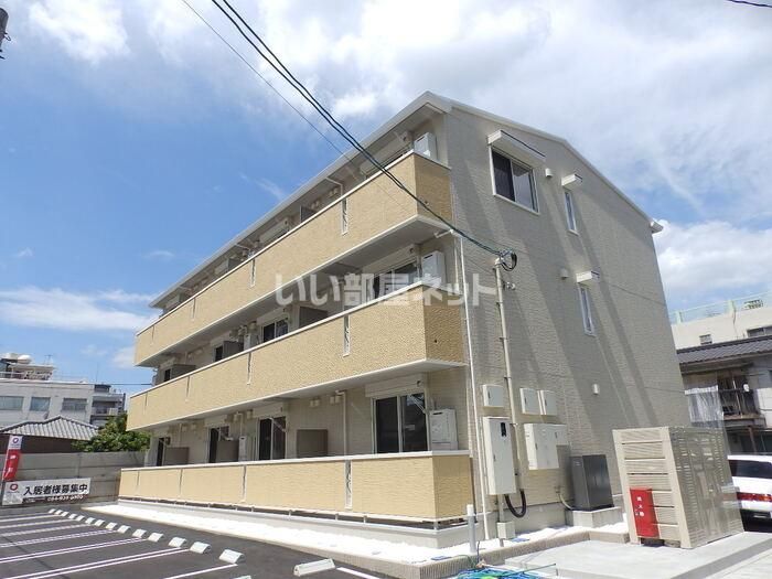 シャンスセーズの外観画像