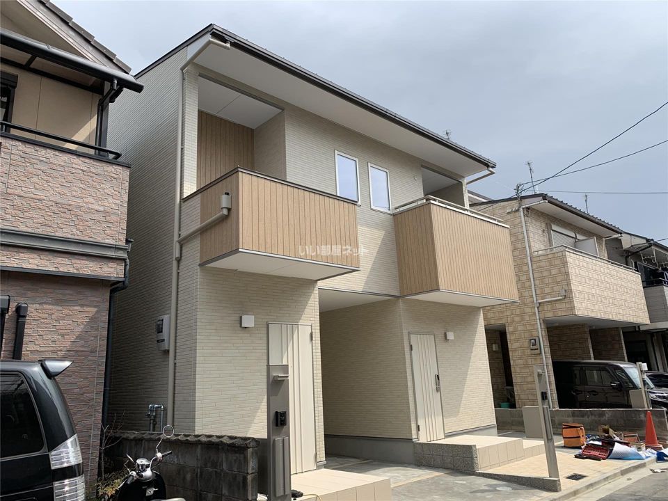 郡家新町タウンハウスVの外観画像