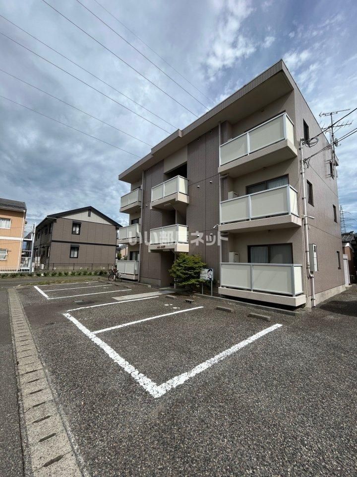 ベロウ鳥屋野の外観画像