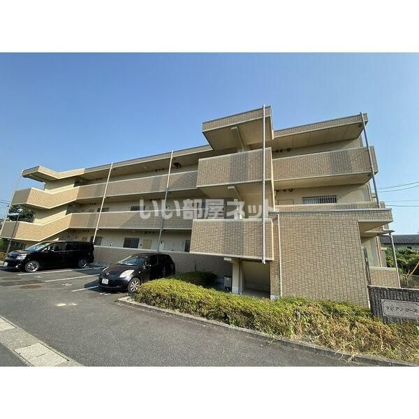 ラビアンローズの外観画像