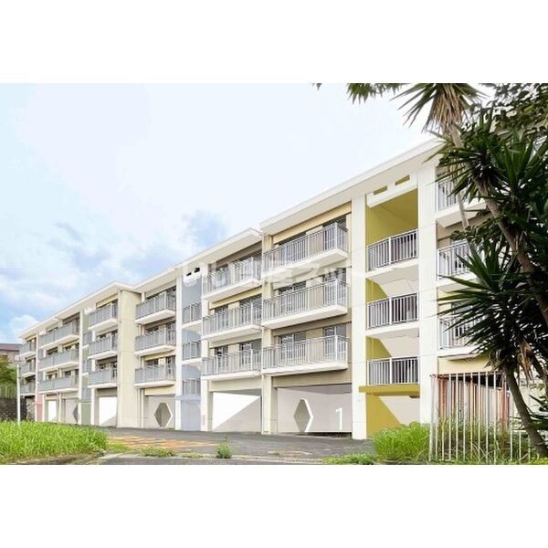 ルノアス富雄の外観画像