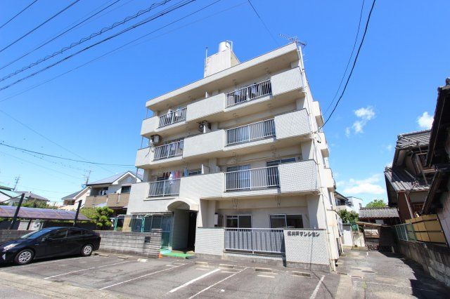 坂井戸マンションの外観画像