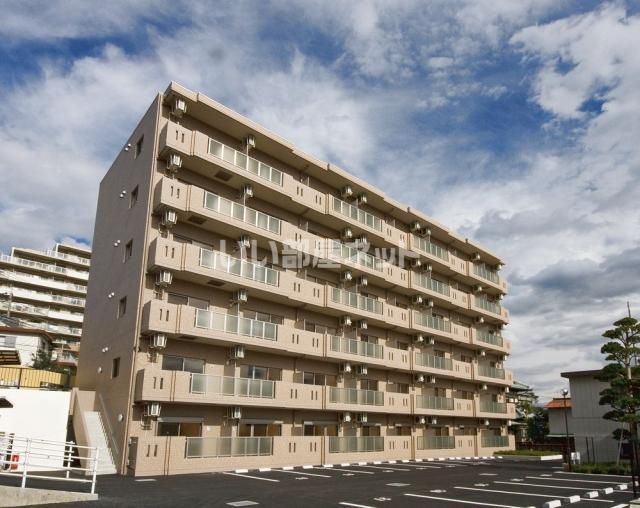 コロッサル六地蔵の外観画像