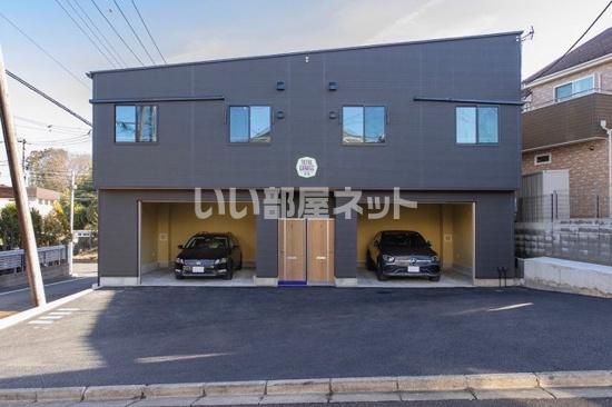 トータルガレージ雨間の外観画像