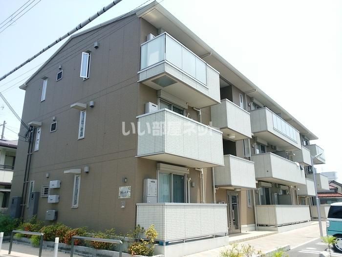 ファミール A棟の外観画像