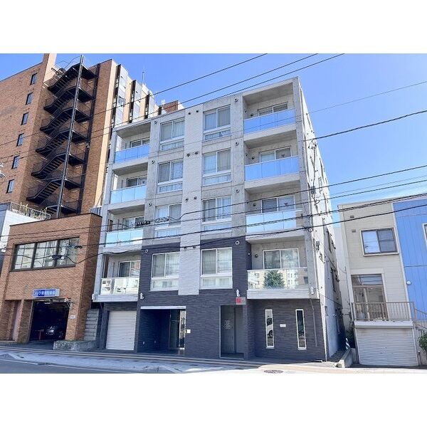 センテナリオL175の外観画像