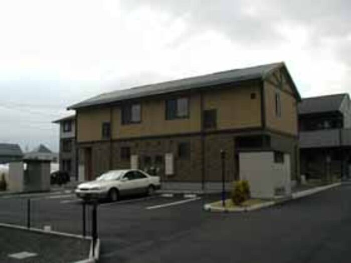ロイヤルガーデン村井 Bの外観画像