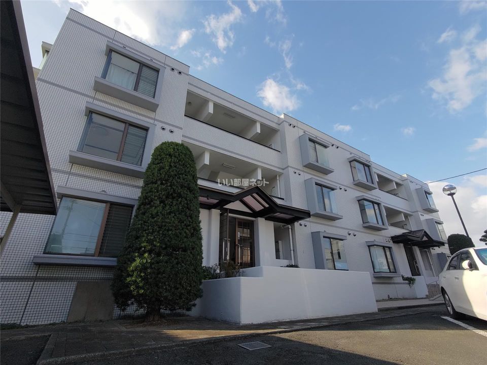 マンションアザレアA棟の外観画像
