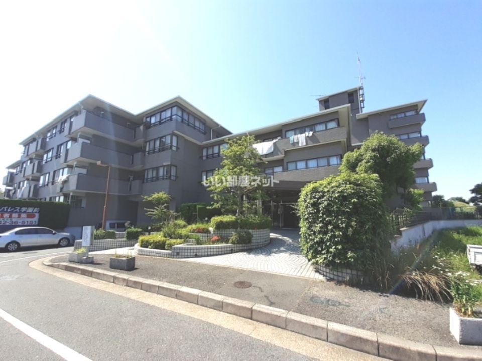 グランドパレス学園前の外観画像