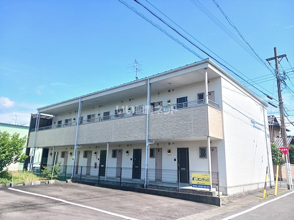 シャルリラの外観画像