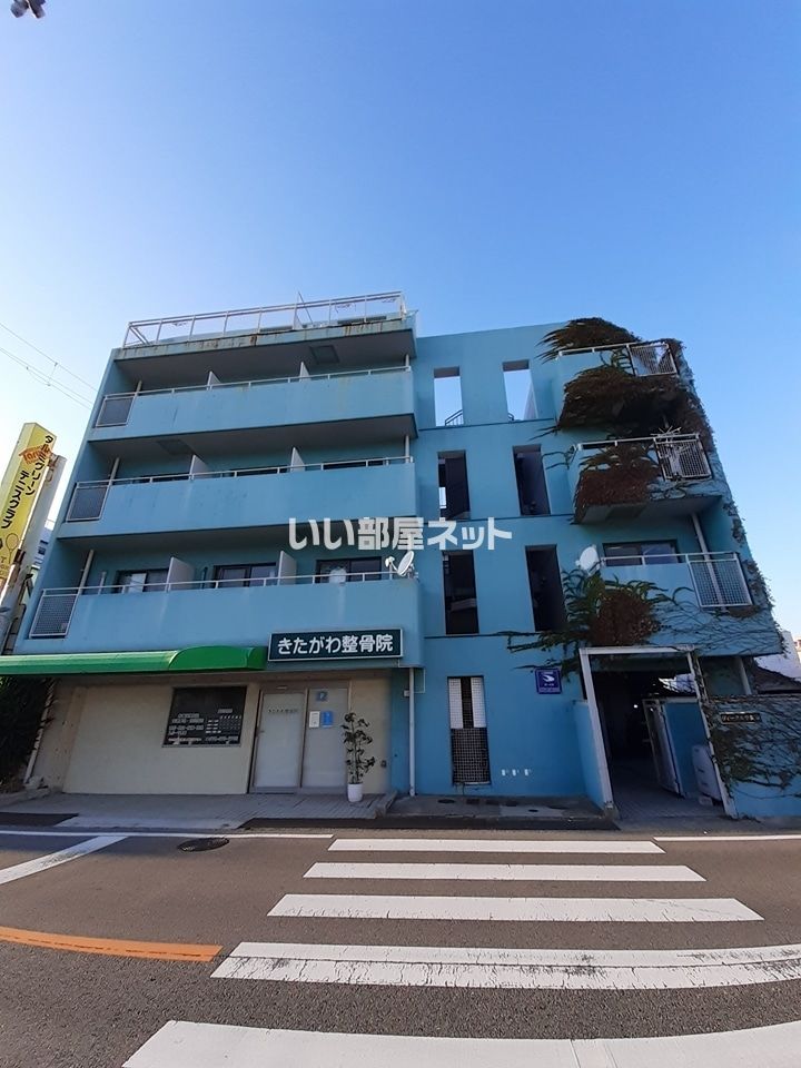 ヴィークル学院前の外観画像