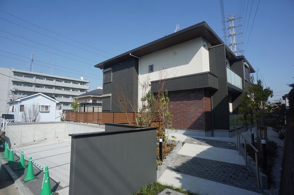 ドミール仲町台の外観画像