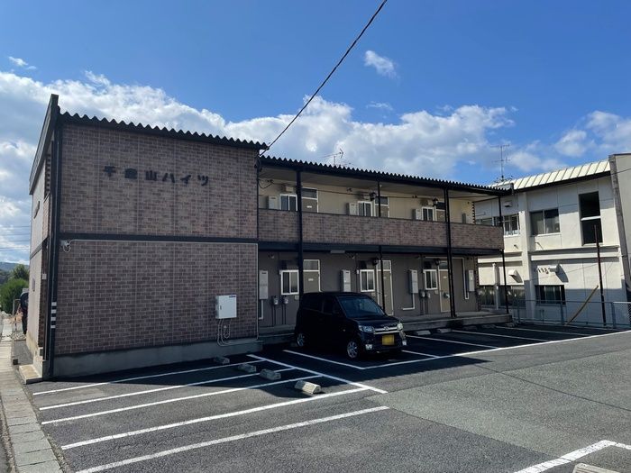 千歳山ハイツの外観画像