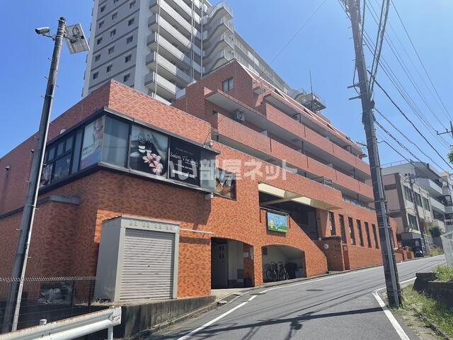 セレブリティ成田の外観画像