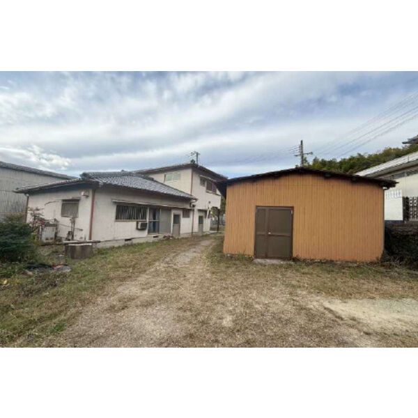 姫路市飾東町北山駐車場倉庫付き戸建の外観画像