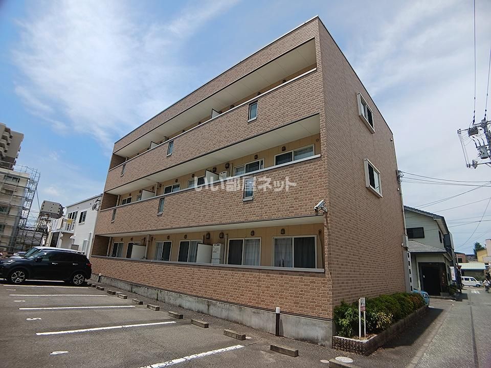 アンビシャスの外観画像