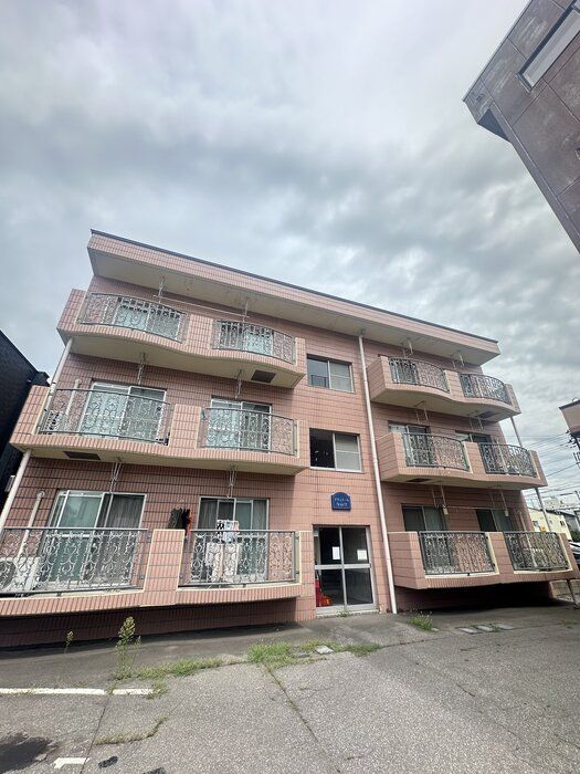 グランドールなかだての外観画像