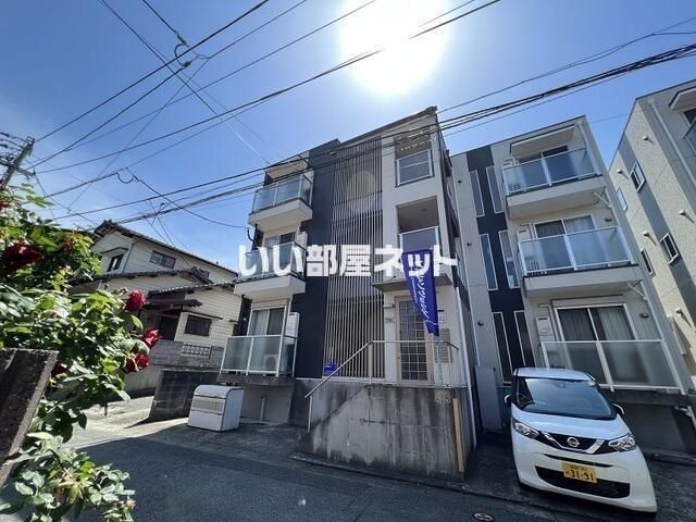 マーキーズ空港前の外観画像