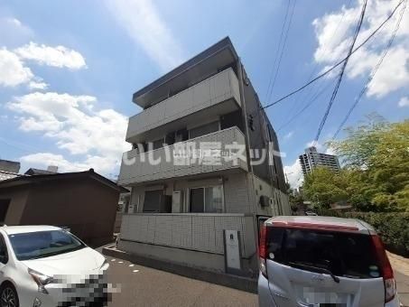アール・オッツの外観画像