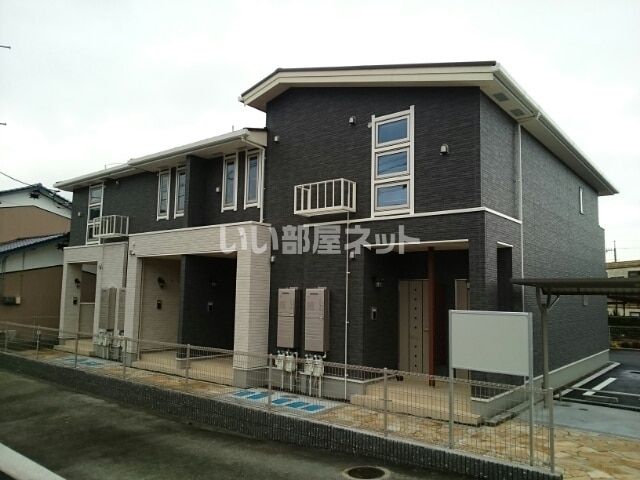 ララ・クメールの外観画像