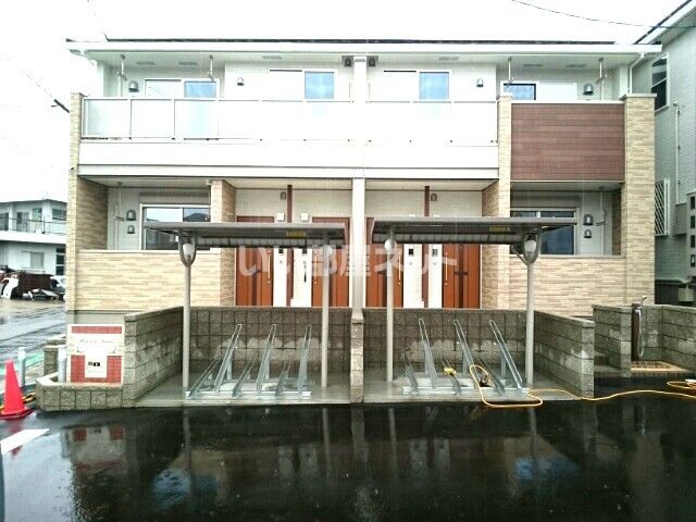 メゾンド アヴェニール A棟の外観画像