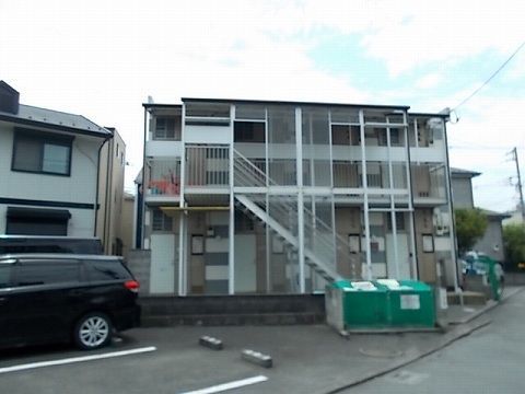 レオパレスエミの外観画像