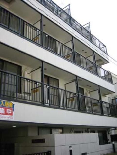 レヤーノ新宿の外観画像