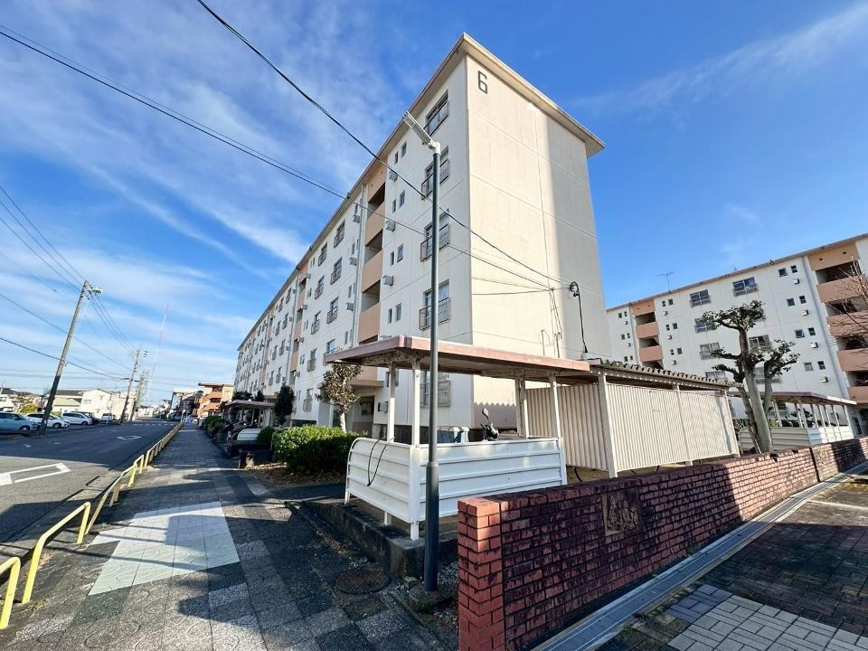 下川原団地6号棟の外観画像
