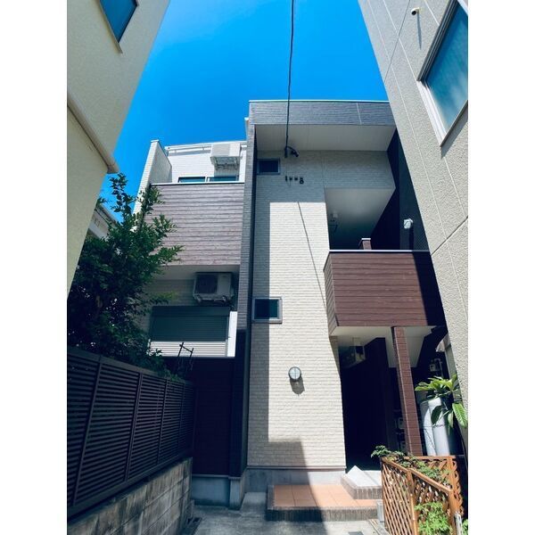 グルージャ黒門の外観画像