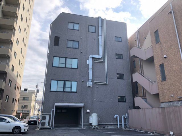 STビルの外観画像