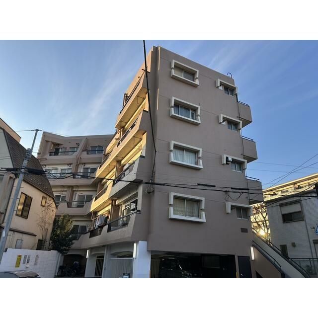 LEXFOS新宿の外観画像