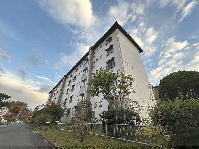 中登美第二団地B棟12号棟の外観画像