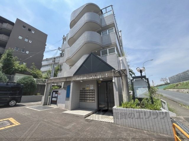 シティパレス東生駒P-3 C棟の外観画像