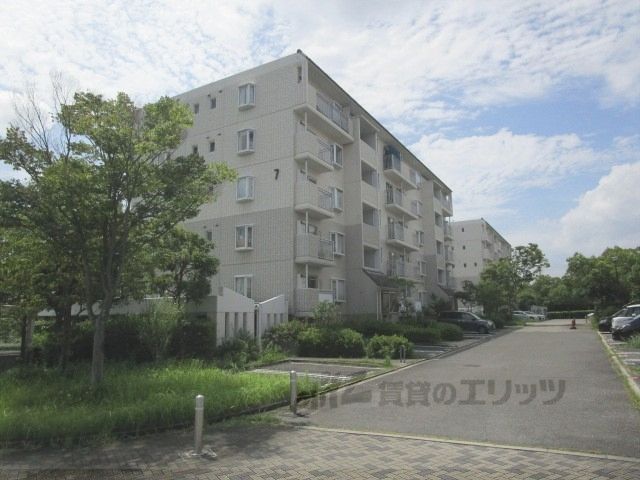平城左京団地07号棟の外観画像