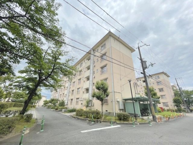 西大和星和台団地7号棟の外観画像