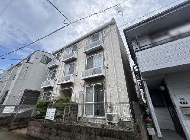 レオパレスウエストの外観画像