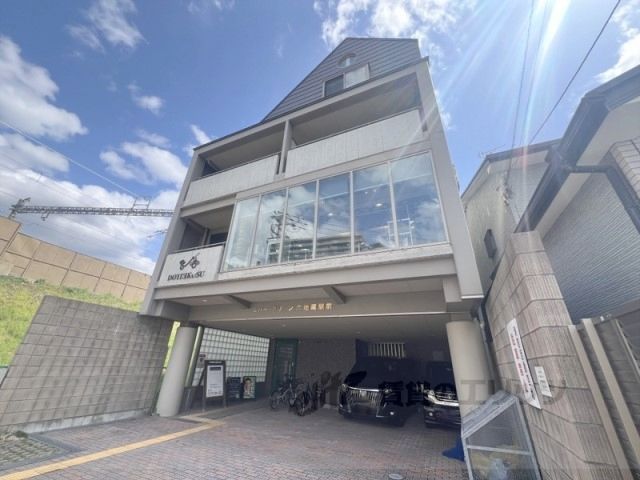 エバー・グリーン六地蔵駅前の外観画像