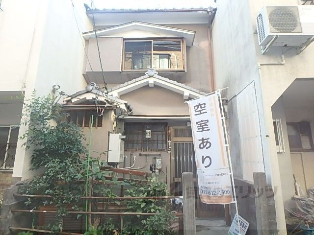 嵯峨天龍寺油掛町2-19 貸家の外観画像