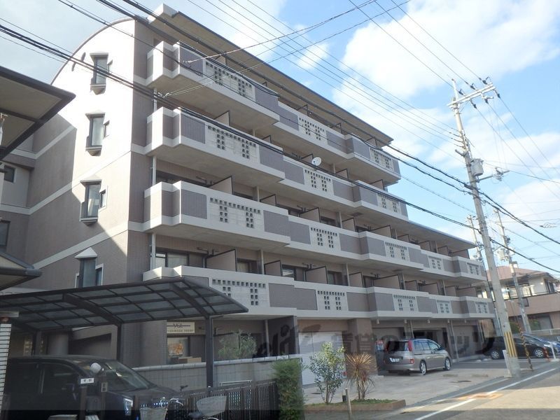 ファーストの外観画像