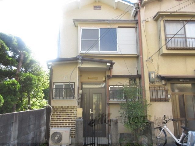 嵯峨野有栖川町18-32貸家の外観画像