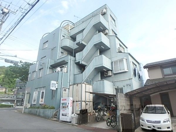 アベニュー77の外観画像