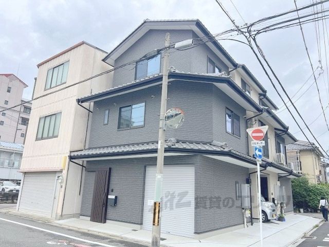 ヌヴェールハウス西棟の外観画像