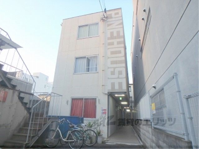 パインハウスの外観画像